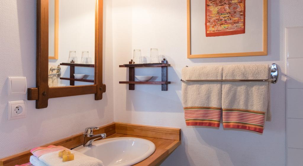 Les Petites Vosges Bed and Breakfast Bagnères-de-Bigorre Δωμάτιο φωτογραφία