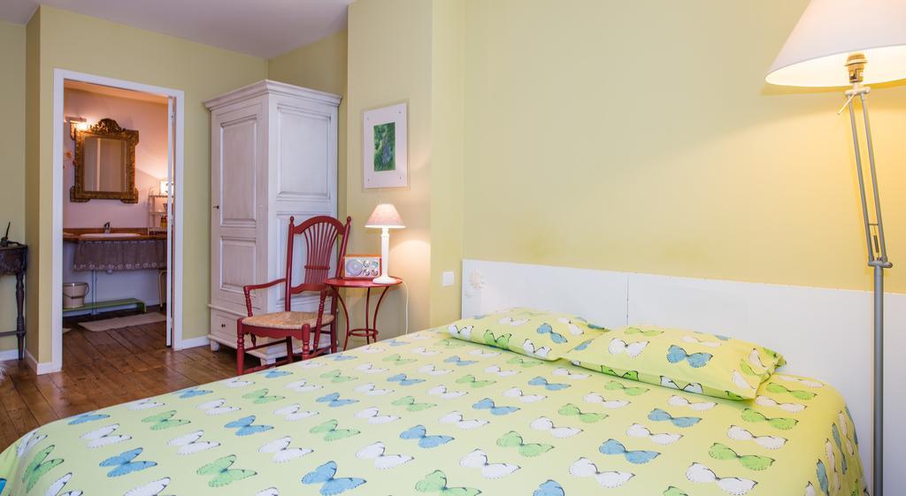 Les Petites Vosges Bed and Breakfast Bagnères-de-Bigorre Δωμάτιο φωτογραφία